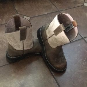 Women’s Ariat boots.